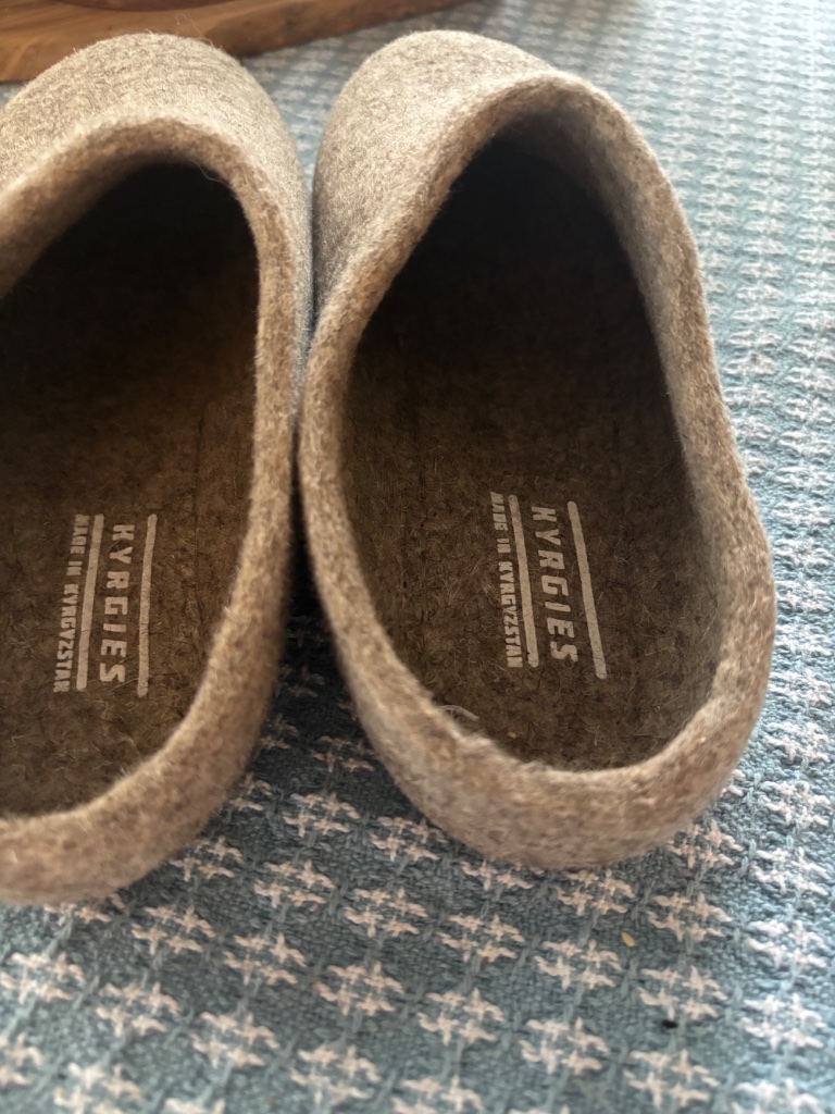 Kyrgies Classic Oatmeal Slippers 39 Eu | 8.5/9 — image 6 of 6